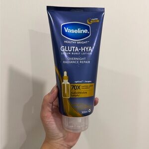 Vaseline Gluta-Hya Serum Burst Lotion- overnight radiance repair 300ml